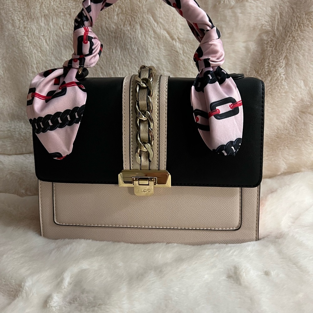 Also Glen Satchel New Condition Handbag with Strap Top Handle purse